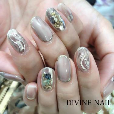 DIVINE NAIL (ディバイン　ネイル)